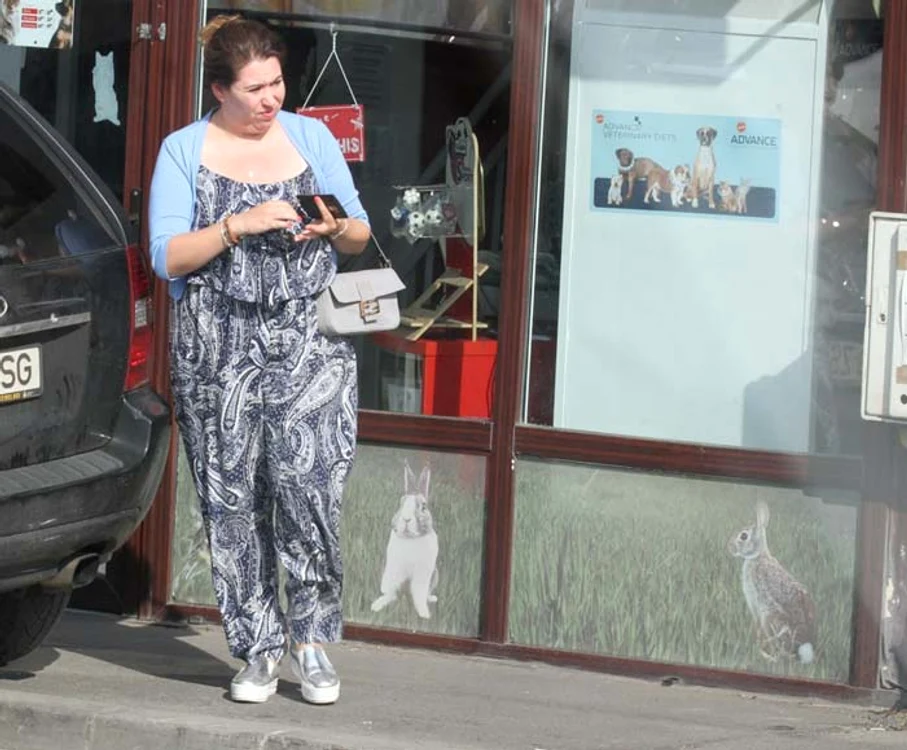 
    Oana Roman e tot mai tristă de când are soţul plecat peste hotare Foto: BLITZ  