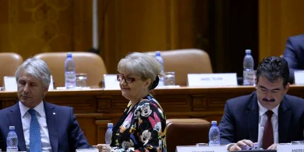 Senatoarea PC Cristiana Anghel participă la şedinţa comună a Camerei Deputaţilor şi Senatului - dezbaterea si votul moţiunii de cenzură iniţiată de PNL la Parlament în Bucuresti FOTO Marius Dumbraveanu/Mediafax