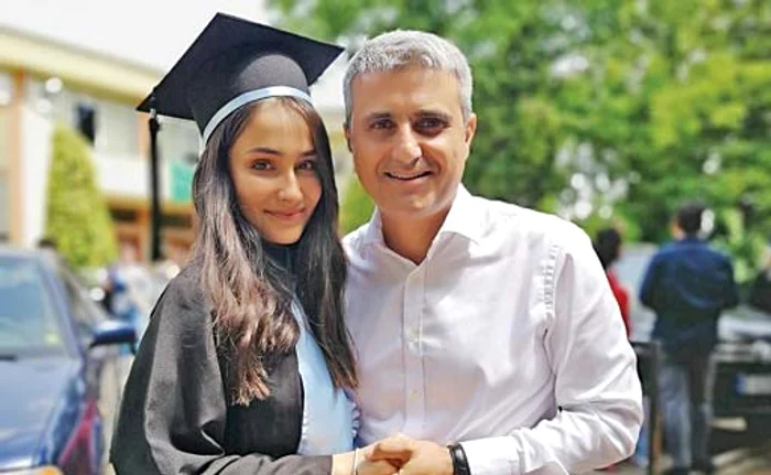 Rebecca, fiica Ritei Mureşan, a absolvit Facultatea de Chimie Genetică, din New York, SUA