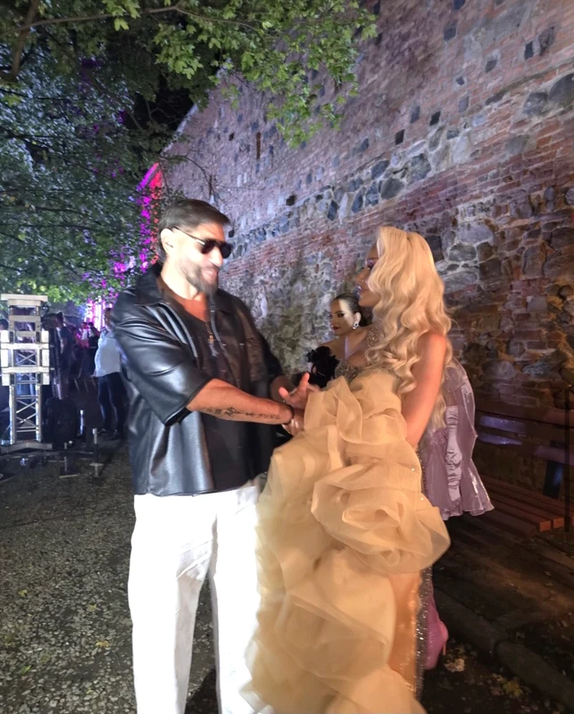 Sonia Trifan, surprinsă în compania unui bărbat misterios la Sibiu foto: Click!