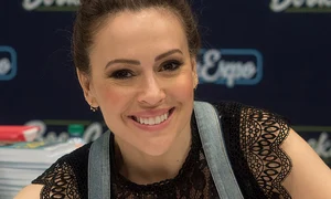 p 10 sus Alyssa Milano WC jpg