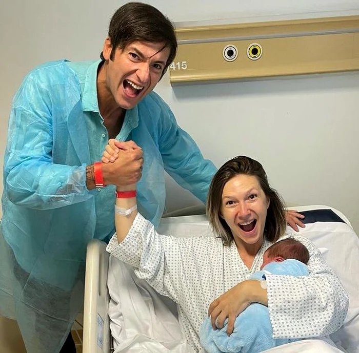 Adela Popescu și Radu Vâlcan, fericiți, alături de puiul lorfoto: Instagram