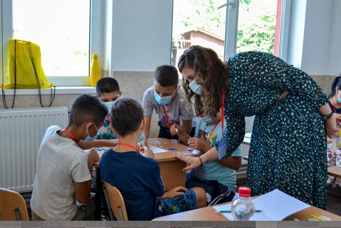 Ana-Maria Ghiorghiaşa  profesor Teach FOTO arhiva personală 5