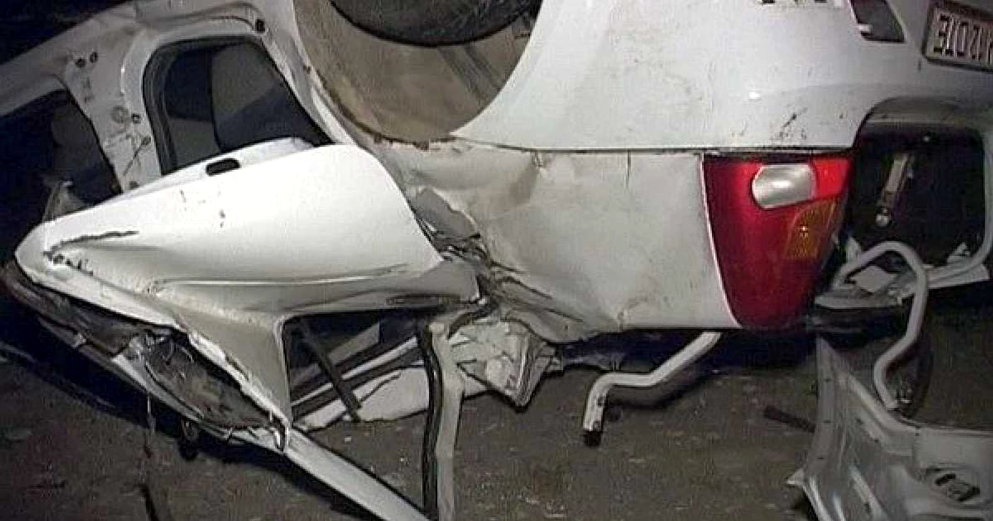 Aşa arăta maşina după accident. FOTO: oradetimis.ro
