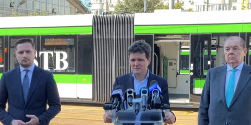 Nicusor Dan, tramvaiul 100 captura video png
