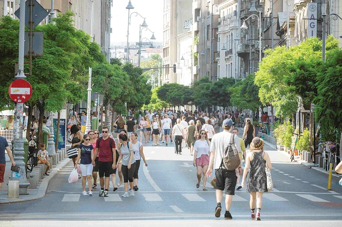Calea Victoriei este  „rezervată” în weekend  doar pietonilor. Foto: Primaria Capitalei