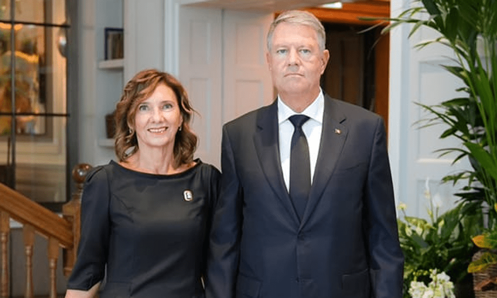 Ce ținute au purtat Carmen și Klaus Iohannis la funeraliile reginei Elisabeta a II-a 
