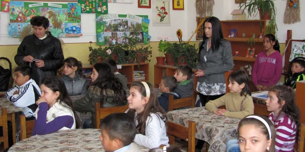 Elevii clasei a 3-a B de la Şcoala Alexandru Colfescu au colectat peste o tona de deşeuri