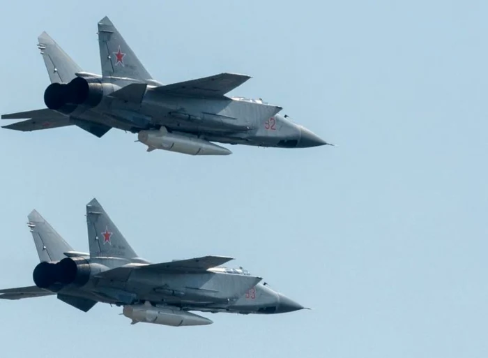 Avione de luptă MIG-31,  purtând rachete Kinjal