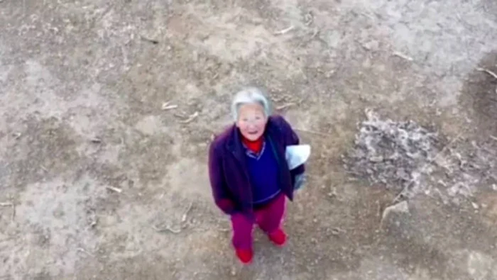 Chinezii sunt certati de drone pentru ca nu m oarta masti de protectie FOTO Captura video