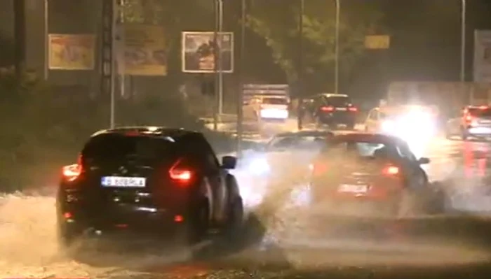 
    Hidrologii au emis cod portocaliu de inundații pentru nouă județe din estul țăriiFoto: captură foto/Digi 24  