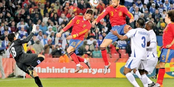 Ramos (nr. 15) şi Pique (nr. 3) vor trebui să conducă Spania spre un nou titlu european   