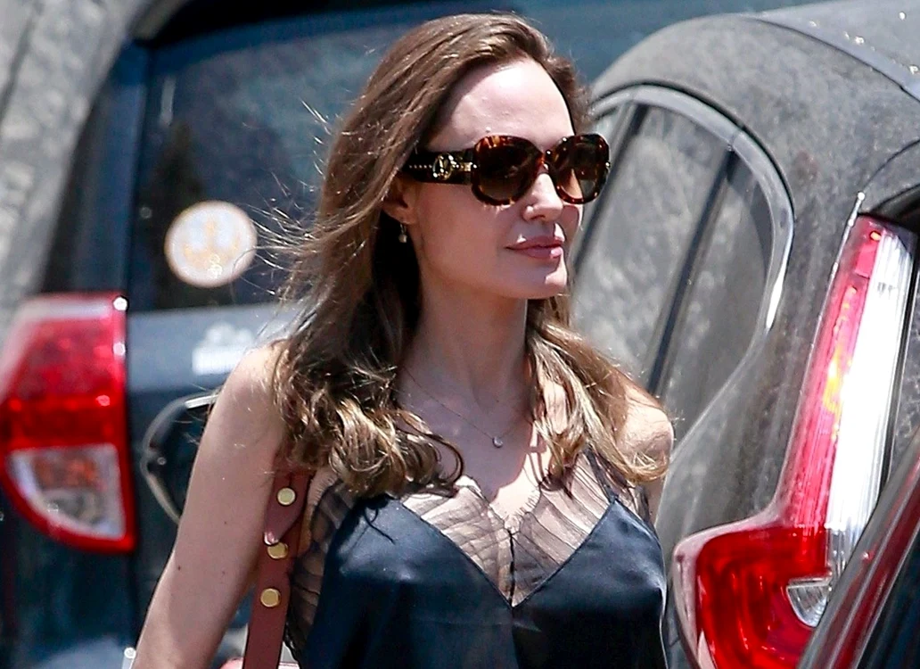 Angelina Jolie, în ținute sexy după despărțirea de Pitt Foto: Profimedia