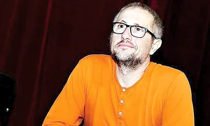 2015 88 kg Pe Bogdan Talaşman  îl ştiţi din “Cel ales”  (2015), “Sunt o babă  comunistă” (2013),  “Tanti Florica” (2012),  “Filantropica” (2002) jpeg