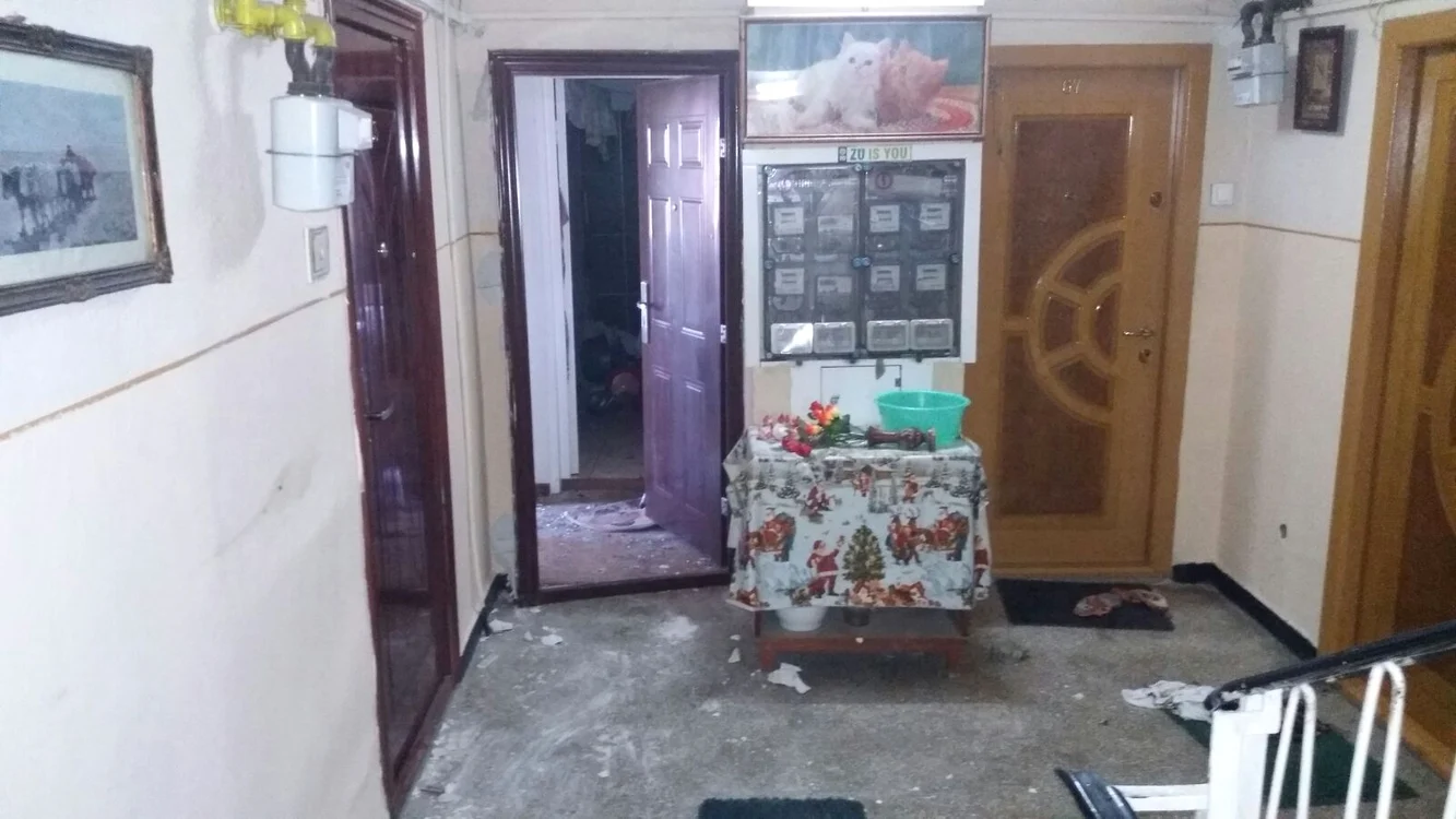 
    Explozia a avut loc într-un bloc de pe strada PerşaniFoto: ISU Bucureşti-Ilfov  