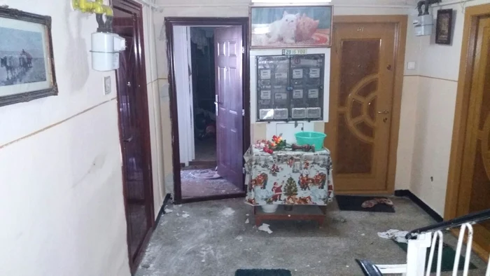 
    Explozia a avut loc într-un bloc de pe strada PerşaniFoto: ISU Bucureşti-Ilfov  