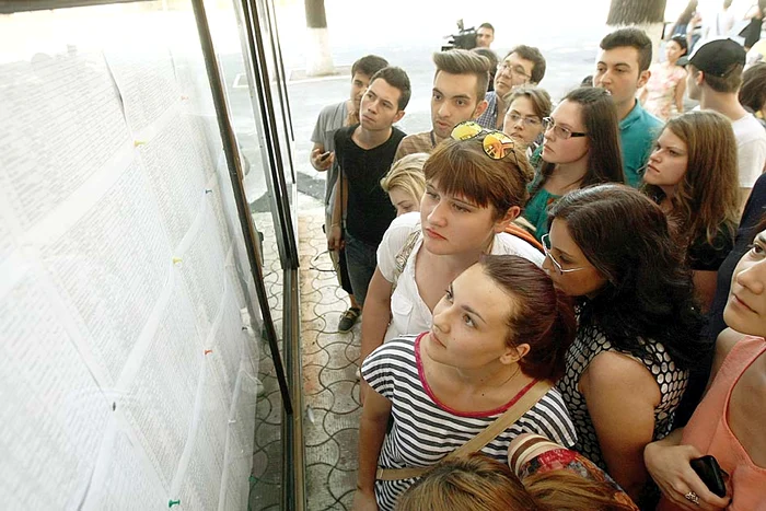 Doar trei elevi au picat la  „Caragiale”