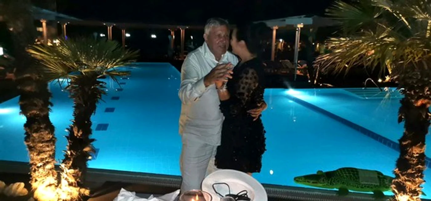 
    Ilie Năstase, petrecere la piscinăfoto: Facebook  