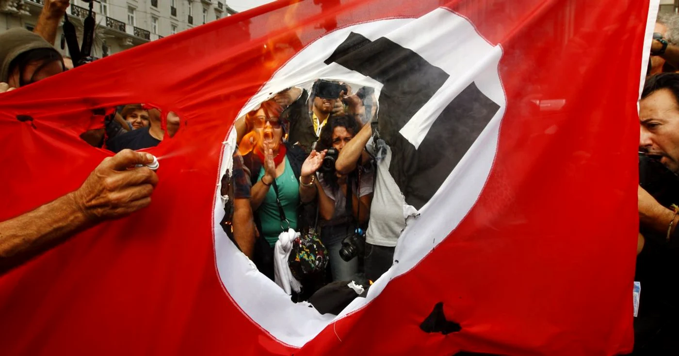 Ramura societăţii susţinătoare a neofascismului este în continuă creştere, în special în rândul tinerilor. FOTO: Reuters