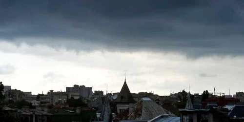 Nori - ploaie in Bucuresti FOTO Mediafax