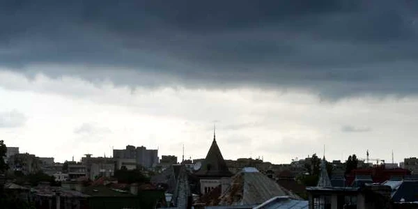 Nori - ploaie in Bucuresti FOTO Mediafax 