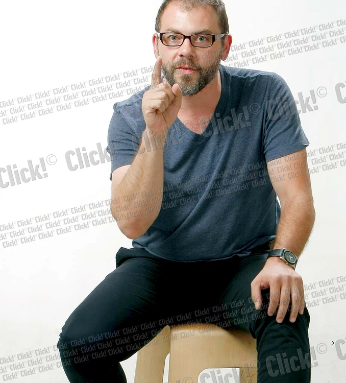 
    Actorul Ioan Ionescu a luat castingul  pentru acest film, fără să dea vreo  probă. Producătorii l-au vrut  în peliculă după ce i-au văzut  caseta de prezentare  