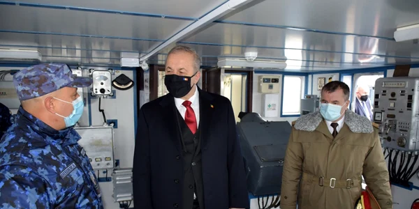 Vasile Dincu in portul Constanţa masca neagra