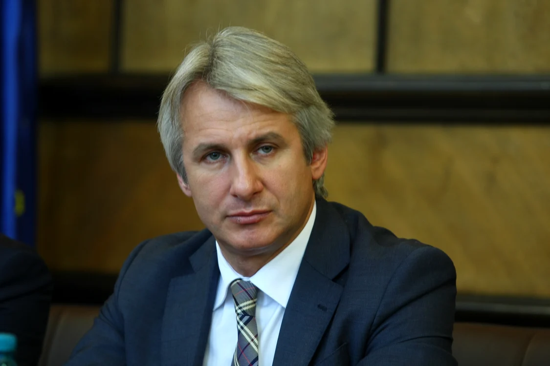 
    Ministrul Finanțelor s-a răzgândit din nou. Taxarea bacșișului a fost eliminată  