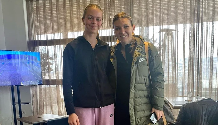 Junioara a șinut să se pozeze alături de Simona Halep. Foto Instagram
