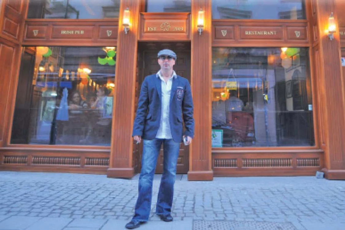 De când a investit în afacere, Bodo merge zilnic la restaurantul grecesc (FOTOGRAFII: ALEX MUSCALIU)