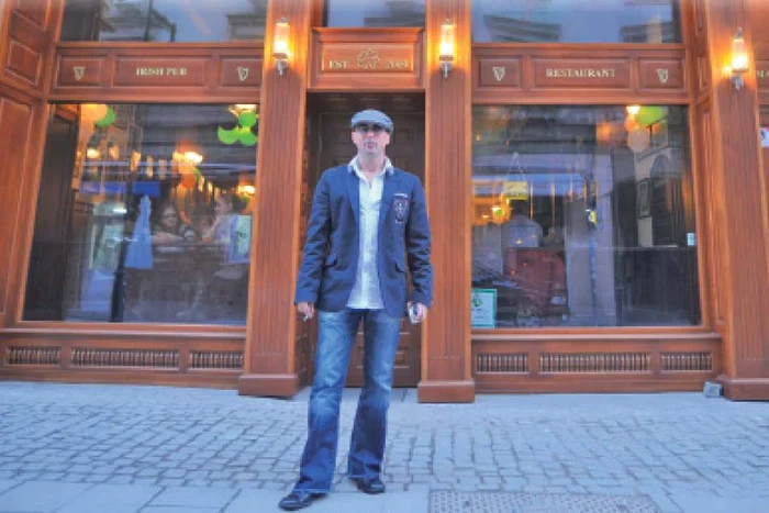 De când a investit în afacere, Bodo merge zilnic la restaurantul grecesc (FOTOGRAFII: ALEX MUSCALIU)