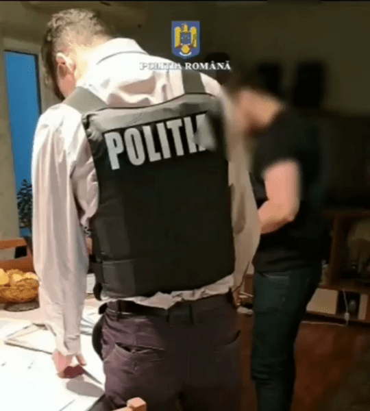 Credite CAR cu documente false. Percheziții făcute de Poliție, pentru un prejudiciu de 5,7 milioane de lei VIDEO