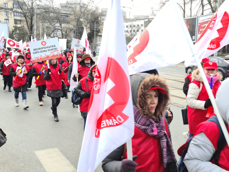 A treia zi de protest a sindicaliștilor Sanitas. Manifestanții merg la sediile principalelor partide politice