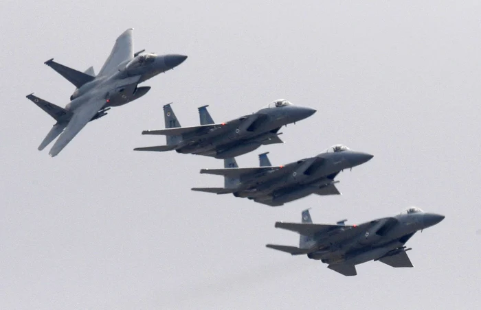 Aparate de luptă F15 au escortat avionul de călători către Seattle. FOTO: Reuters