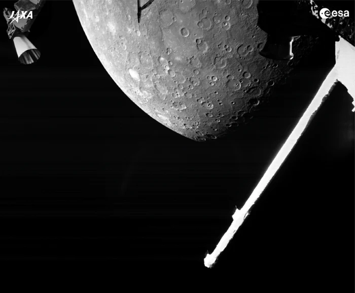 ESA a transmis că imaginile prezintă emisfera nordică a planetei, iar printre caracteristic se află craterul Lermontov, cu diametru de 166 de kilometri  Foto: News