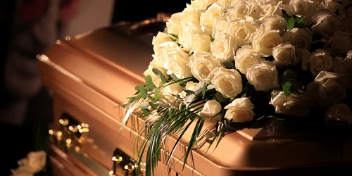 sicriu flori servicii pompe funebre jpeg