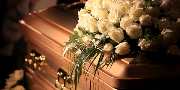 sicriu flori servicii pompe funebre jpeg