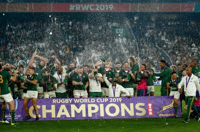 
    Africa de Sud si bucuria cuceririi celui de-al treilea titlul mondial la rugbyFOTO: EPA  