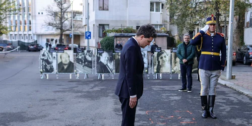 Nicușor Dan a depus o coroană pentru victimele de la Colectiv FOTO Inquam / Octav Ganea