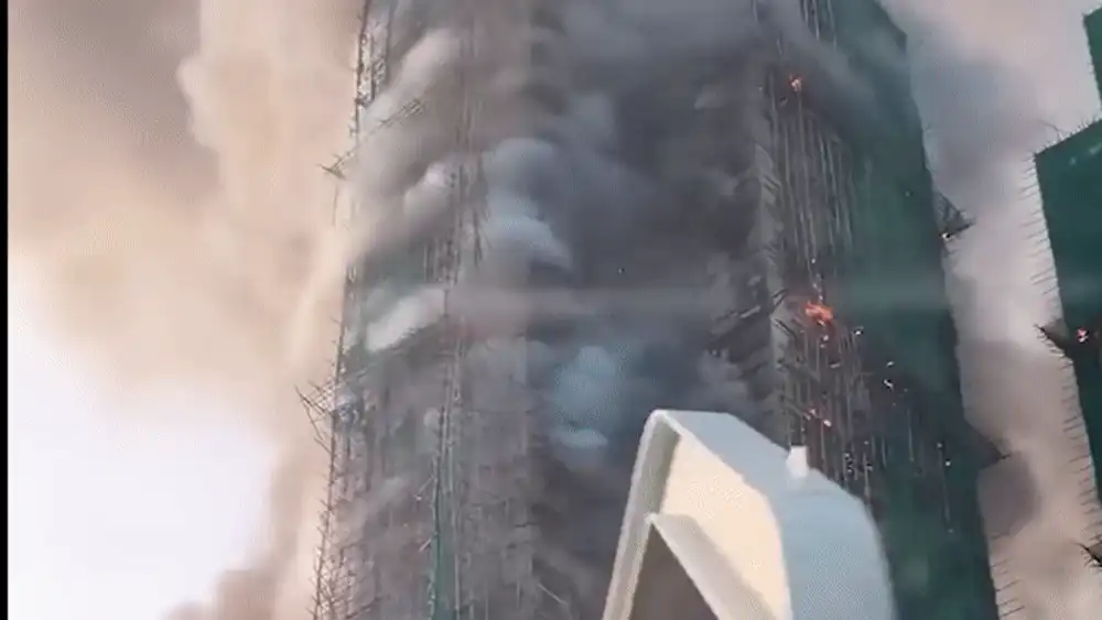 Incendiu devastator în Hong Kong. Mai multe clădiri rezidențiale înalte sunt în flăcări