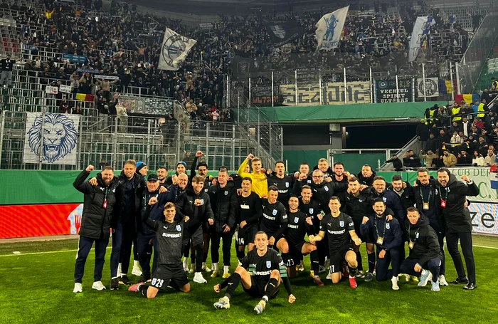 Oltenii s-au fotografiat la final pe gazon FOTO Facebook Universitatea Craiova