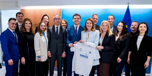 nadia comaneci si roberta metsola la PE FOTO FB Victor Negrescu1 jpg