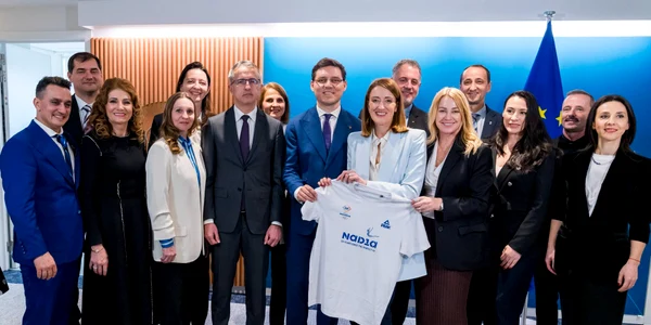 nadia comaneci si roberta metsola la PE FOTO FB Victor Negrescu1 jpg