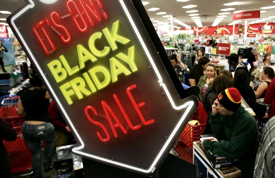Nebunia Black Friday a cuprins nu numai SUA FOTO Reuters