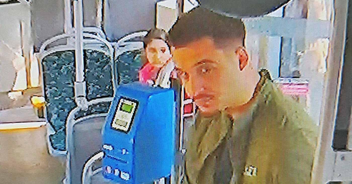 Tânărul surprins de o cameră din autobuzul STPT SURSA STPT