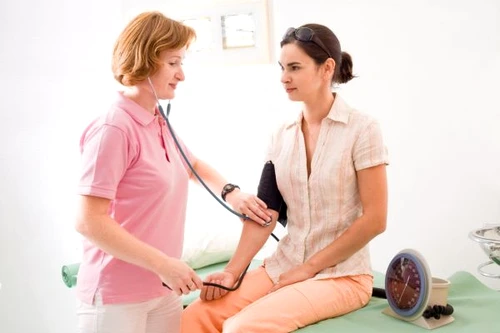 În România, peste 30% din persoanele adulte suferă de colesterol crescut. www.clickpentrufemei.ro