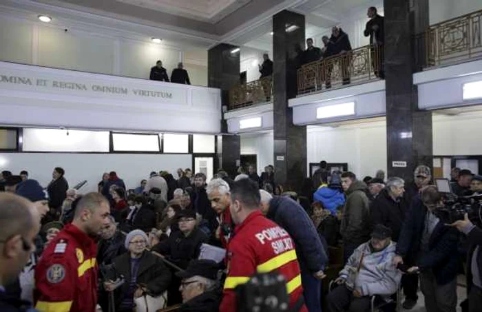 Câteva sute de persoane, din cele 5.000 pentru care instanţa a trimis citaţii, s-au prezentat la ICCJ FOTO Inquam Photos / Octav Ganea