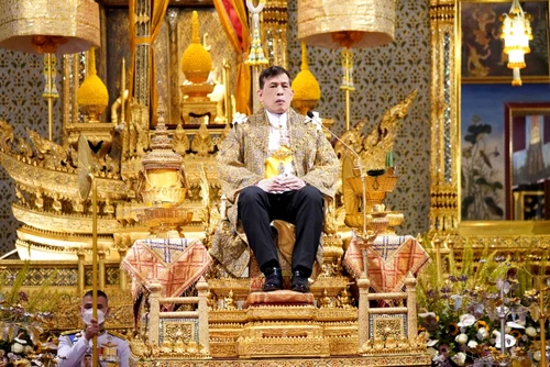 Ceremonie fastuoasă cu ocazia zilei de naștere a regelui Rama X, care a împlinit 71 de ani Foto Epa-Efe