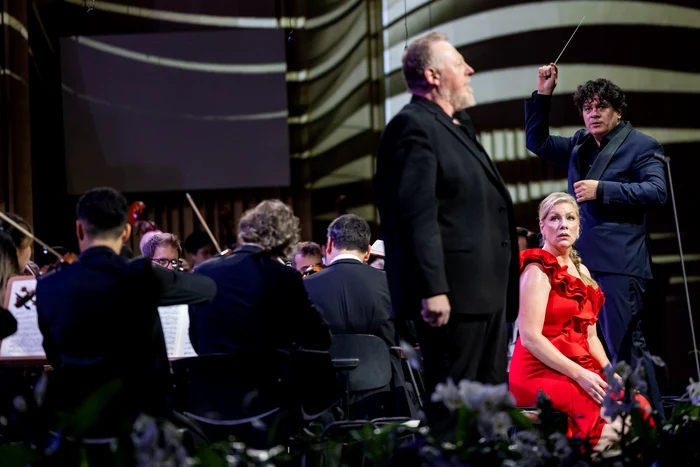 Iain Paterson și Jennifer Holloway. Foto Andrei Gindac