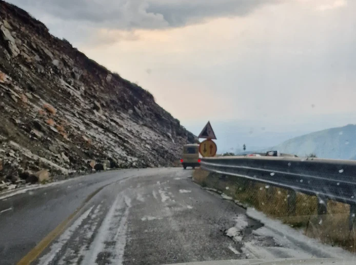 A căzut grindina pe Transalpina. FOTO Meteo Buzău Facebook